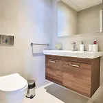 Enchanting One-bedroom On 25th Floor דירה