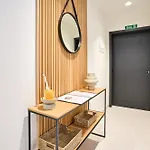 Enchanting One-bedroom On 25th Floor
