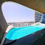 Enchanting One-bedroom On 25th Floor Appartement