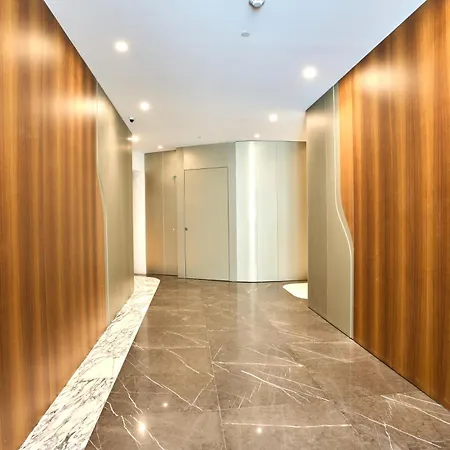 Enchanting One-bedroom On 25th Floor