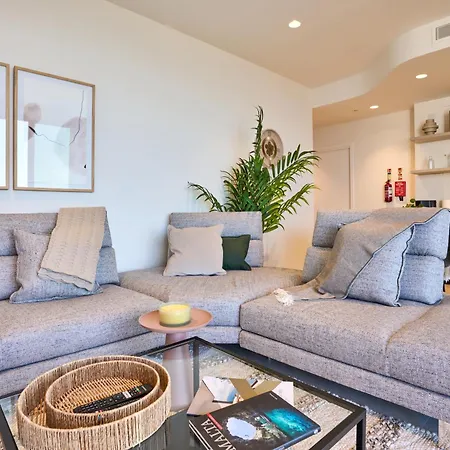Enchanting One-bedroom On 25th Floor *