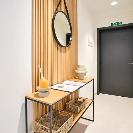 Enchanting One-bedroom On 25th Floor