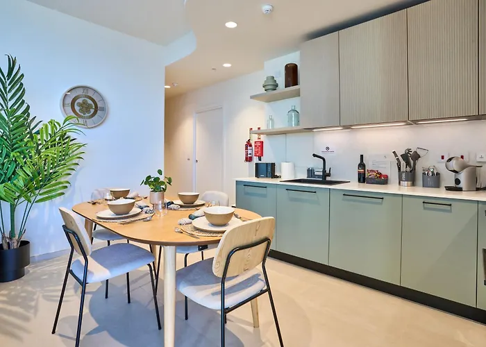 Enchanting One-bedroom On 25th Floor Lejlighed