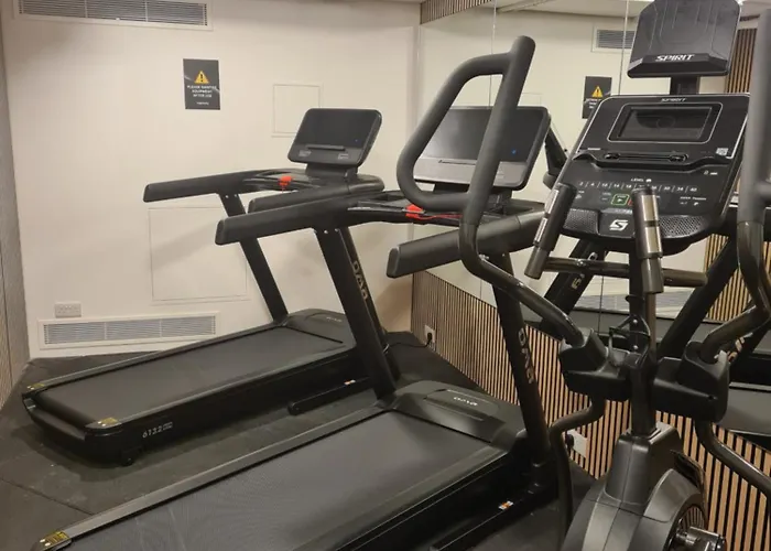 Enchanting One-bedroom On 25th Floor Lejlighed