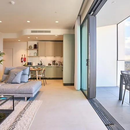 Enchanting One-bedroom On 25th Floor *