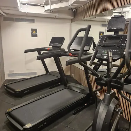 Enchanting One-bedroom On 25th Floor Apartman